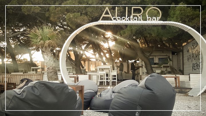 Auro Beach Bar in Bol