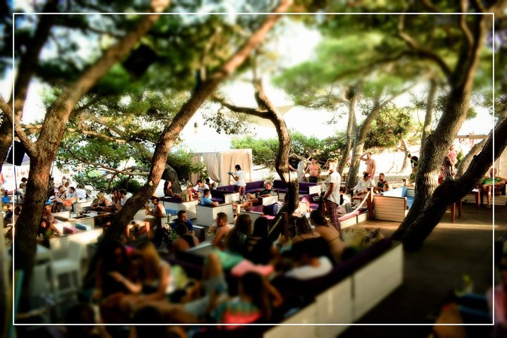 Auro Beach Bar in Bol